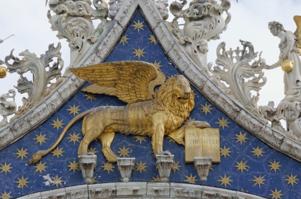 winged_lion_west_facade_st_marks_basilica